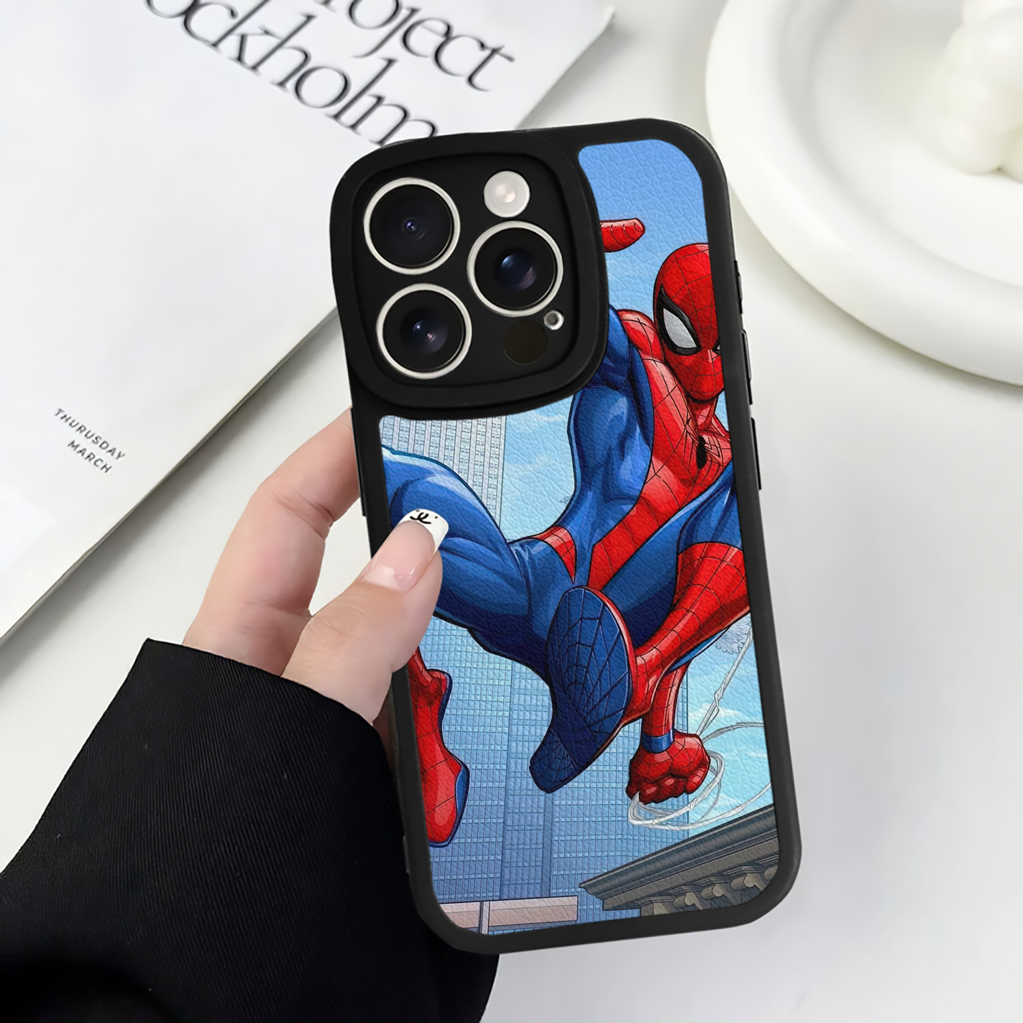 Spider Man スパイダーマン 【iPhone 16シリーズ対応】シリコンスマホケース（レザー調） 材質：シリコン